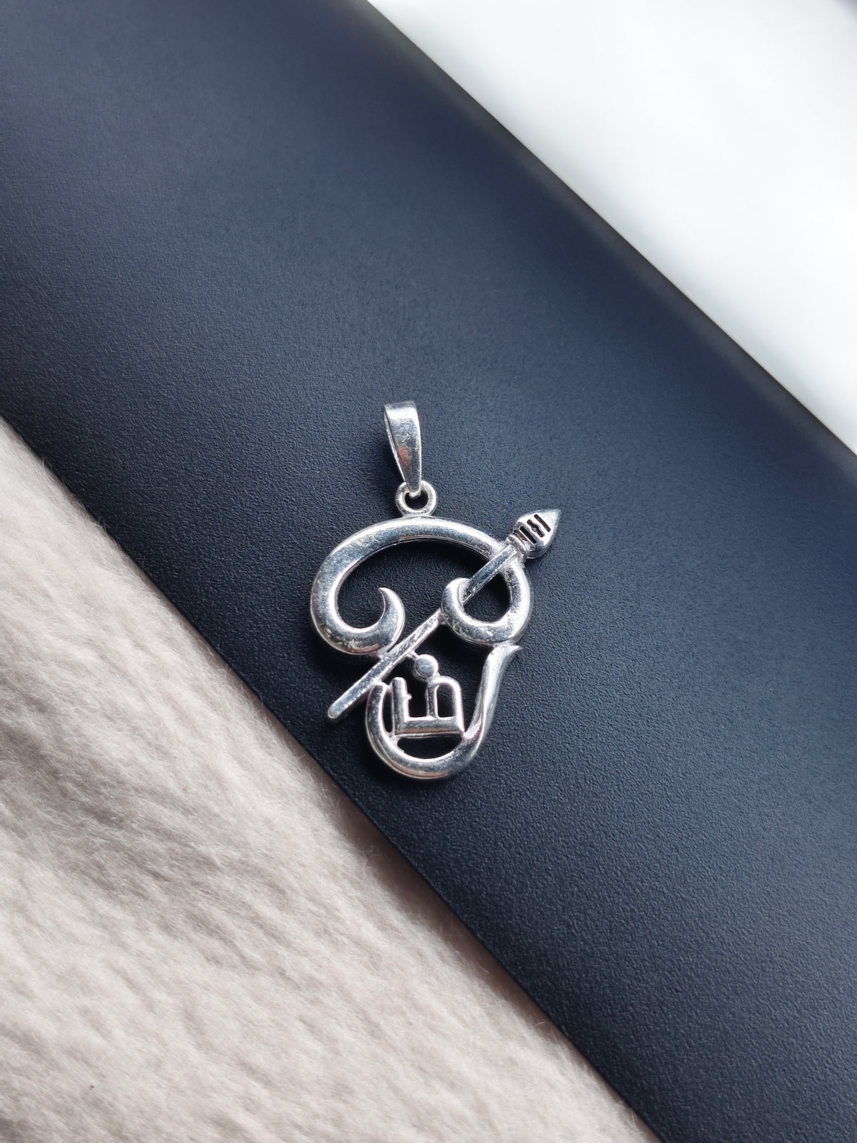 92.5 Silver Tamil Om Vel Pendant | ZORKI