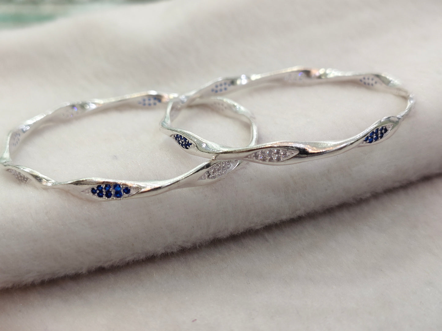 LADIES SILVER BANGLE-2